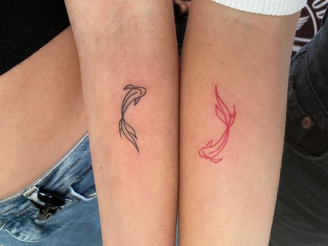 #matchingtattoo Koi Fish Couple Tattoo Design, Best Friend Tattoos Koi Fish, Set Tattoo Couple, Twin Fish Tattoo, Koi Fish Matching Tattoo, Matching Fish Tattoos, Matching Wrist Tattoos, Matching Koi Fish Tattoo, Pez Koi Tattoo