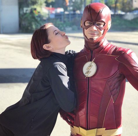 Grant Gustin // Barry Allen The Flash And Supergirl, Barry Allen Flash, Flash Funny, Superhero Shows, Flash Barry Allen, The Flash Grant Gustin, The Flash Season, Dc Tv Shows, Superhero Memes