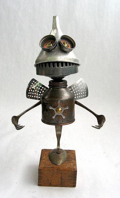 Fry - Found Object Robot Assemblage Sculpture by Brian Marshall by adopt-a-bot, via Flickr Recycled Animals, Robot Assemblage, Steampunk Robots, Assemblage Sculpture, Recycle Sculpture, Recycled Robot, Fantasy Factory, Bike Fender, Metal Robot