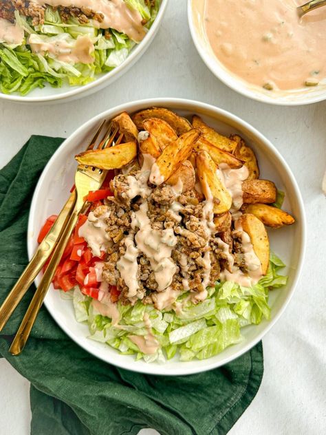 The BEST Burger Bowl Recipe - factstory Potato Bowl Recipe, Burger Bowl, Big Mac Sauce, Sweet Potato Burgers, Mac Sauce, Healthy Cheese, Burger Salad, Big Mac Salad, Healthy Bowls Recipes