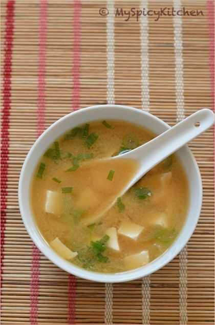 Miso Soup Ingredients, Korean Stew, Soup Japanese, Deserturi Raw Vegan, Asian Soups, Coriander Soup, Miso Soup Recipe, Breakfast Soup, Japanese Soup