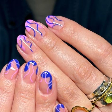 ❤️‍🔥 SWEET AS HELL ❤️‍🔥 on Instagram: "Abstract tips & squiggle for bb Lou ❤️❤️❤️" Abstract Nail Art Designs Simple, Simple Swirl Nails, Squiggle Nail Art, Swirl Design Nails, Wavy Nail Art, Line Art Nails, Squiggle Nails, Nails Abstract, Swirl Nails