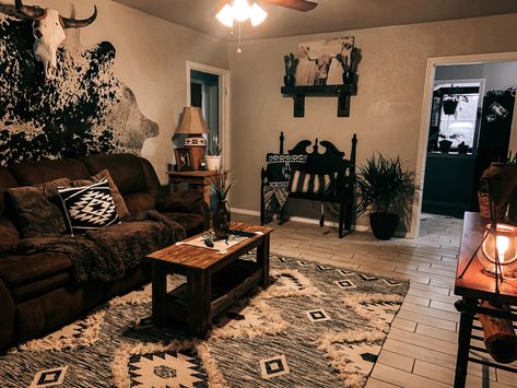 Western Goth Living Room, Western Living Room Ranch Style, Southwestern Living Room Decor, Southwestern Home Design, Western Apartment, Southwestern Living Room, Western Living Room Decor, Western House, Southwest Furniture