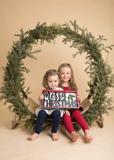 Christmas Minis Fireplace, Xmas Mini Session Ideas, Diy Christmas Photo Props, Christmas Mini Sessions Studio, Diy Christmas Photoshoot Kids, Christmas Session Photography Studio, Christmas Mini Session Ideas Indoor, Studio Christmas Mini Sessions, Ideas For Christmas Cards