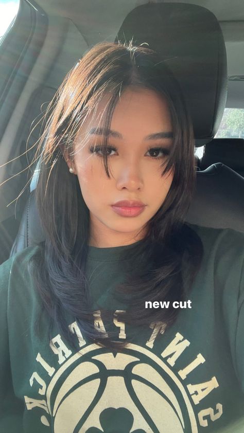 Layers In Straight Hair Short, Layer Asian Hair, Average Length Hair Haircuts, Layers With Bangs Asian, Hair Cuts Asian Girl, Layers On Asian Hair, Asian Haircut Straight Hair, Asian Short Hair Round Face Medium Lengths Layered Hairstyles, Asian Curtain Bangs Medium Hair