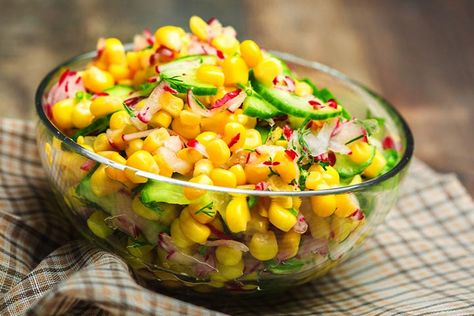 Are you in search of cooking without fire recipes for children? Not sure how to start? Here are 20 fireless cooking recipes and desserts to make with kids. Food Without Fire, Boil Sweet Corn, Bhel Recipe, Café Design, Fire Food, Summer Corn Salad, Chaat Recipe, Indian Cooking Recipes, Tasty Recipes Videos