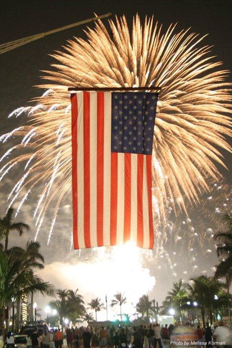 4th of July in Delray Affair Firework Display, Fireworks Images, Best Fireworks, Patriotic Pictures, 4th Of July Parade, Happy Birthday America, Path Design, I Love America, American Flags