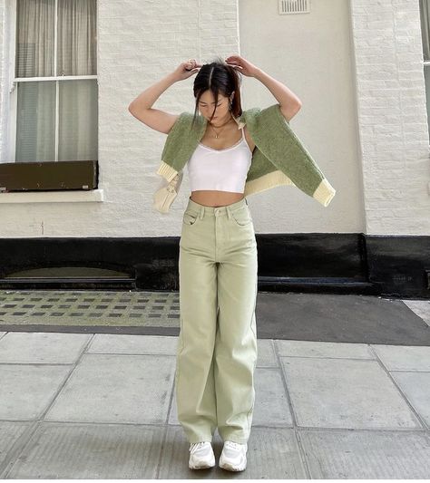 Outfit Inspo Pastel, Olivia Yang, Pastel Sage Green, Sage Pants, Instagram London, Dope Fits, Cute Outfit, Cute Fits, Fit Check