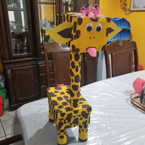 Girls Valentines Boxes, Giraffe Crafts, Kids Valentine Boxes, Valentines Bricolage, Valentine Card Box, Jungle Decorations, Giraffe Decor, Jungle Theme Birthday, Safari Theme Party