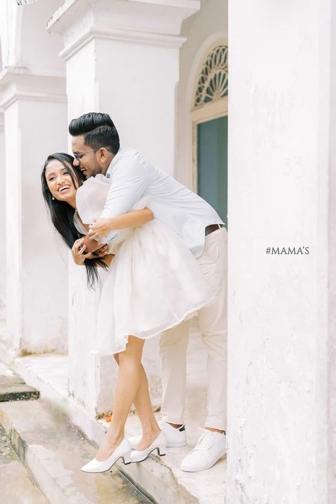 Pre Wedding Photo Shoot, Engagement Dress For Bride, Photoshoot Outdoor, Pre Wedding Photoshoot Outdoor, Wedding Photo Shoot, Romantic Couples Photography, Couple Picture, Pre Wedding Poses, Engagement Dress