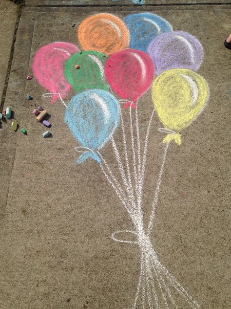 @josierenick Chalk Doodles Sidewalk, Sidewalk Chalk Inspiration, Sidewalk Chalk Art Ideas Easy, Chalk Balloons, Chalk Art Summer, Chalk Doodles, Street Chalk Art, Fun Chalk Art, Chalk Ideas