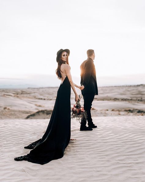 #couplegoals #couple #blackdress Rustic Burlap Wedding, Maternity Black Dress, Wedding Photography Poses, Wedding Photo Inspiration, Black Wedding, Bridesmaid Bouquet, Picture Poses, Photography Session, Unique Weddings