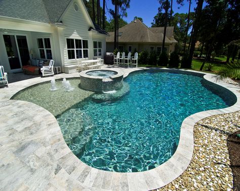 Free Form Pool Landscaping, Free Form Pool Designs, Simple Pool Ideas, Knife Edge Pool, Pool And Hot Tub Backyard, Pool With Retaining Wall, Simple Backyard Pool Designs, Beautiful Pools Backyard, Backyard Patio Designs With Pool