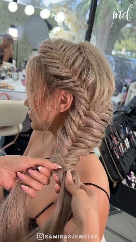 Fish Tail French Braids, Fish Tail Braids, Fishtail Updo, Rope Braided Hairstyle, French Fishtail, Fishtail French Braid, Fishtail Hairstyles, Braids Pictures, Fishtail Braid Hairstyles