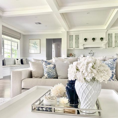 Neutral Hamptons Style, Hampton Style Lounge Room, Hamptons House Interior Living Rooms, Hamptons Style Decor Coastal Chic Beach Houses, Hampton Style, Blue And Cream Kitchen, Hamptons Style Decor Living Rooms, Hamptons Lounge Room, Hampton Style Living Room