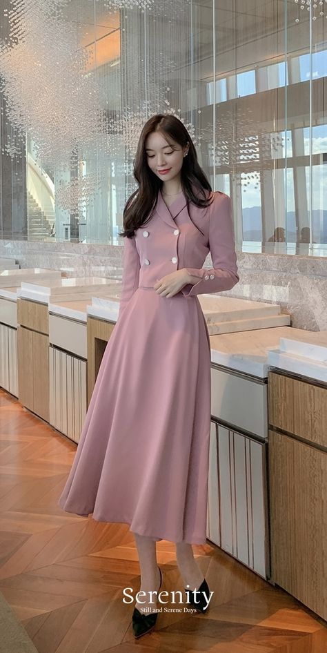 Dress Korean Style Simple, Dress Outfits Party, Mode Ulzzang, Dress Korea, Modest Dresses Fashion, Iphone Instagram, Coat Women Fashion, Dress Korean, Pleated Long Skirt