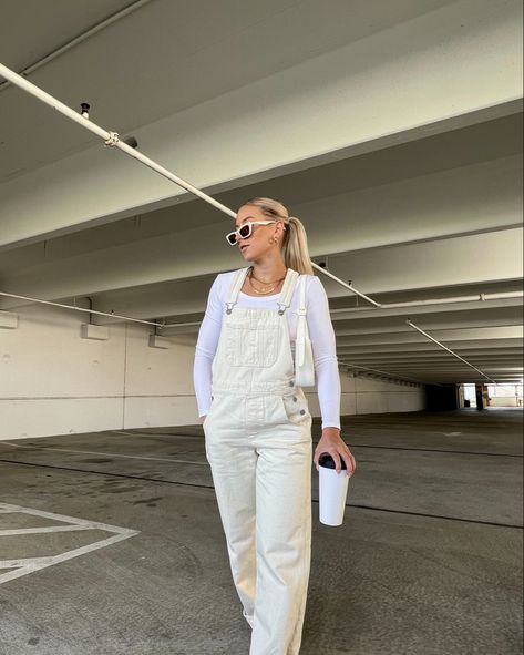 Cute White Overall Outfits, Creme Overalls Outfit, Overalls Outfit Teacher, Styling White Overalls, White Overalls Outfit Winter, White Overalls Outfit Fall, White Denim Overalls Outfit, Pregnant Overalls Outfit, Spring Overalls Outfit