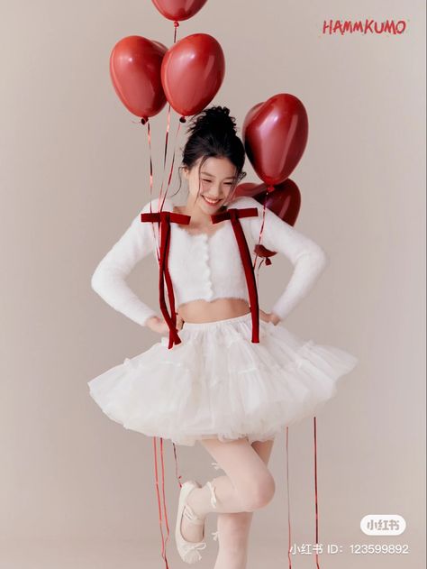 Red Concept Photoshoot, Holiday Campaign Fashion, Festive Photoshoot, Photoshoot Valentines, Debut Photoshoot, Sweet 17, Cute Birthday Pictures, Party Photoshoot, Studio Photography Poses