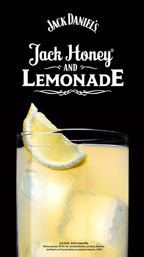 This easy summer cocktail recipe is all the buzz. And you just need two ingredients: Jack Honey and lemonade. Healthy Mixed Drinks, Jack Daniels Drinks, Easy Summer Cocktail Recipes, Honey Lemonade, Easy Summer Cocktails, Citrus Cocktails, Alcholic Drinks, Vanilla Milkshake, Family Bbq