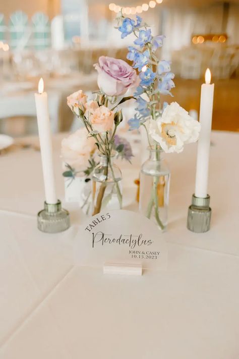 Diy Wedding Tablescapes, Bid Vase Centerpieces, Pastel Flowers Wedding Decoration, Potted Wedding Flowers, Wedding Floral Table Arrangements, Pastel Centerpieces Wedding, Poppy Wedding Decor, Single Flower Centerpiece, Wedding Centerpieces Without Flowers