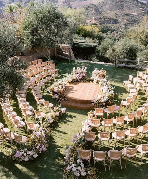 The Lovely List: What's Got Us Hitting The 'Save' Button Circular Ceremony, Comment Ideas, Wedding Ceremony Setup, Dreamy Space, Dream Wedding Decorations, Ceremony Design, Malibu Wedding, Wedding Aisle Decorations, Ceremony Seating