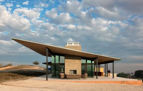 Wineries Architecture, Skillion Roof, California Winery, Wine Tasting Room, Roof Architecture, Higher Design, Roof Design, Green Design, Residential Architecture