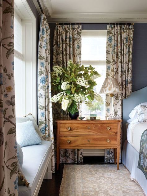 Sleep better using plants in your bedroom part of the Floral Patterns, Wallpaper, Fabric and botanical trend -   #floral #wallpaper #botanical #fabric #homedecor #homedecoration #home #decor #cushions #plants Tammy Connor, Timeless Bedroom, Beautiful Rooms, Traditional Bedroom, Trendy Bedroom, Decoration Inspiration, Cool Ideas, Beautiful Bedrooms, Design Living