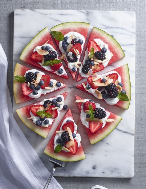 Watermelon Board | Sweet Watermelon Pizza Watermelon Pizza Recipes, Watermelon Pizza, Gourmet Dishes, Sweet Pizza, Sweet Watermelon, Fruit Pizza, Easy Food Art, Summer Snacks, Fun Kids Food