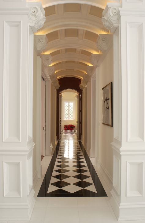 Classic Hallway, Modern Foyer Design, Classical Theme, Classic House Interior Design, Art Deco Homes, Rustic Entry, Tile Design Ideas, Modern Foyer, Parisian Interior