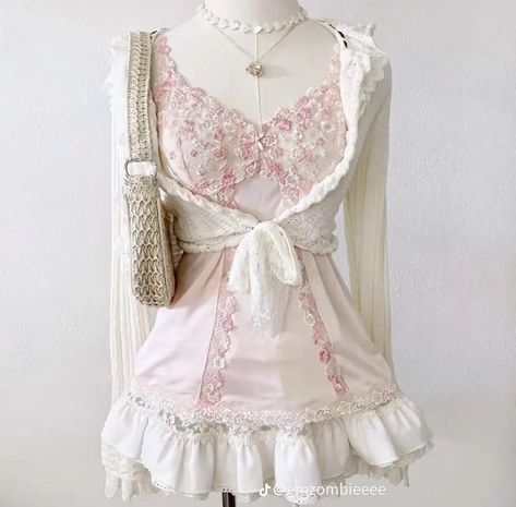 Romantic Gyaru Outfits, Hearts Outfit Aesthetic, Pink Dolly Outfits, Briana Core, Hachi Outfits, Himekaji Outfits, Dreamy Outfits, Soft Y2k, Dolly Fashion