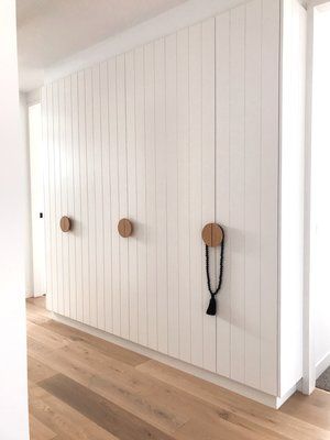 Build In Storage Wall Cabinets, Puertas De Closet Ideas, Linen Closet Door Ideas, Built In Wardrobes, Bedroom Built In Wardrobe, Hallway Closet, Bedroom Cupboard, Wardrobe Door Designs, Linen Cupboard