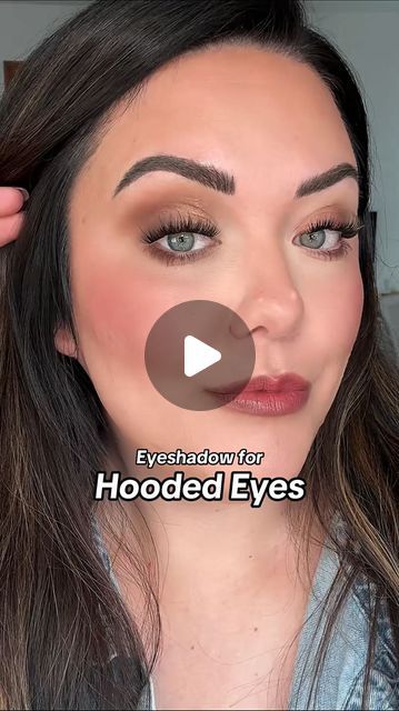 Stephanie VanStraten |📍Green Bay Makeup Artist & Educator on Instagram: "Hooded eyes? Listen up 👏🏼   This was a high request video and I’ll be sure to do more for you 💋 Let me know your eyeshadow concerns in the comments   📲 interested in these eyeshadows? Comment “info” for the Iinks and be sure to follow for more! 🤍 @stephaniemua1   #greenbaymakeupartist #easyeyeshadow #eyeshadowtutorials #hoodedeyes #hoodedeyesmakeup #matureskinmakeup #greenbaywisconsin #greenbaywi #greenbay" Brown And Gold Eyeshadow Hooded Eyes, Seint Filly Eyeshadow, Actresses With Hooded Eyes, Simple Eyeshadow For Green Eyes, Eyeshadow Looks For Hazel Eyes Step By Step, Christmas Makeup Hooded Eyes, Green Hooded Eyes Makeup, Party Makeup Hooded Eyes, Makeup For Green Eyes And Brown Hair