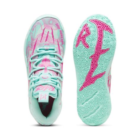 Nike Basketball Shoes Colorful, Bright Volleyball Shoes, Good Basketball Shoes, Neon Basketball Shoes, Cool Volleyball Shoes, Basketball Shoes Aesthetic, Colorful Basketball Shoes, Cute Basketball Shoes, Colorful Volleyball Shoes