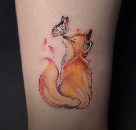 Fox And Bee Tattoo, Pretty Fox Tattoo, Girly Fox Tattoo, Creative Women Tattoos, Fox With Butterfly Tattoo, Fox Tattoo Shoulder, Fox And Sunflower Tattoo, Cute Fox Tattoo Simple, Fox And Rose Tattoo