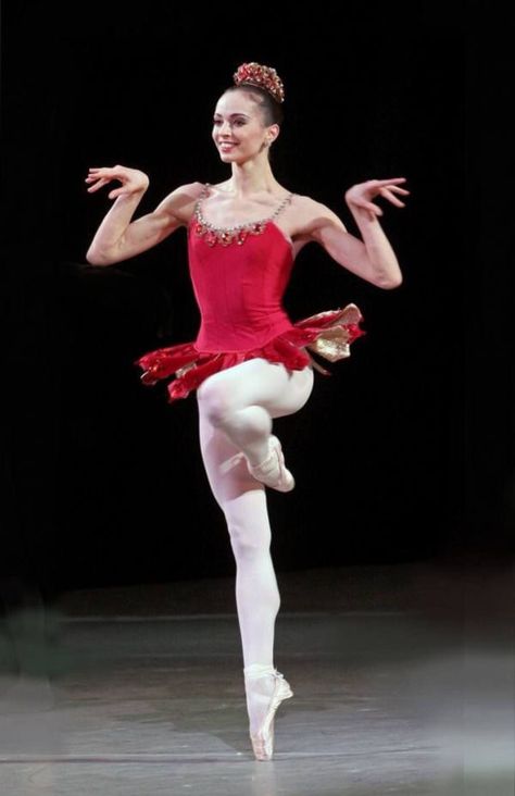 Diana Vishneva in Rubies. Diana Vishneva, Types Of Dancing, Russian Ballet, Ballerina Dancing, Shall We Dance, Tutu Costumes, Ballet Beautiful, Muscle Women, 인물 사진