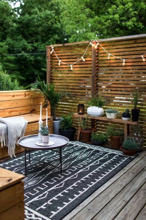 How To Create An Outdoor Getaway On Your Tiny Apartment Porch - Society19 Design Per Patio, Budget Patio, Apartment Patio, Small Backyard Patio, Budget Backyard, Small Backyard Pools, Outdoor Patio Decor, Small Backyard Design, Outdoor Deck