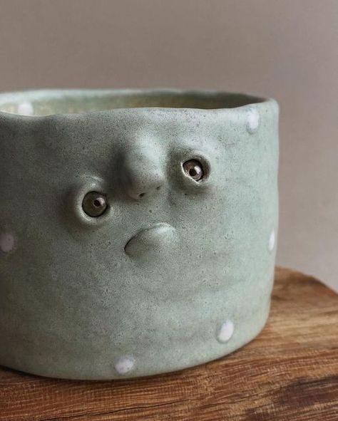 Love in Pottery on Instagram: "cute ceramic mug by @__mariamoon ! 🙈😘💚 FOLLOW👉 @loveinpottery for more pottery contents ☕️ ! Credit 📷💚 @__mariamoon visit their page and support 💕 Follow us on @musthomeguide (Interior Lovers) @mustvisitguide (Travel Lovers) & @dailyartlist (Art Lovers) ! #porcelain #ceramique #clay #ceramic #instapottery #handmadeceramics #stoneware #contemporaryceramics #ceramicart #ceramics #design #craft #art #glaze #keramik #homedecor #handmade #ceramicartist #ceramicsculpture #artist #sculpture #ceramica #pottery #interiordesign #pottersofinstagram #ceramicstudio" Face Ceramics Ideas, Pottery With Faces, Brain Pottery, Weird Ceramics, Ceramic Characters, Face Pottery, Beginners Ceramics, Cute Pottery, Cute Ceramic Mug