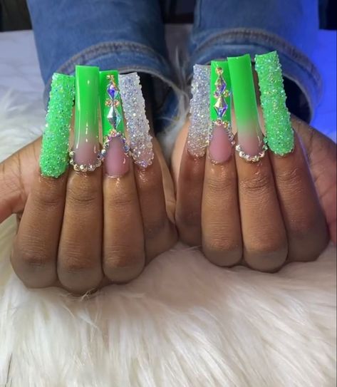 Extra Birthday Nails Green, Lime Green Prom Nails, Mint Green Nails With Design, Green Birthday Nails, Green Baddie Nails, Green And Purple Nails, Nail Art Designs Short, Xxl Nails, Burgundy Acrylic