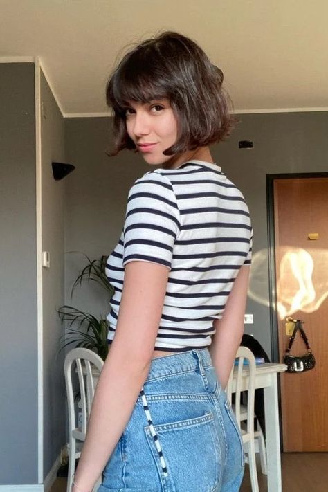 French Bob Haircut, French Haircut, Chin Length Haircuts, Short Hair Inspo, Bob Haircut For Round Face, French Bob, Stacked Bob Haircut, Haircut Inspo, Really Short Hair