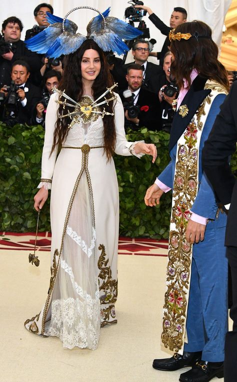 Lana Del Rey and Jared Leto in Gucci Extravagant Clothes, Gala Themes, Met Gala Outfits, Met Gala Dresses, Heavenly Bodies, Met Ball, Met Gala Red Carpet, Red Carpet Look, The Met Gala