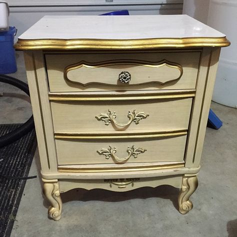 French Provincial Nightstand | One Woman's Trash is Another Woman's Treasure 70s Furniture Makeover, French Provincial Nightstand Makeover, Pallet Furniture Wardrobe, French Provincial Bedroom Furniture, Antiquing Furniture, French Provincial Nightstand, Revamped Furniture, Provincial Bedroom, French Provencial