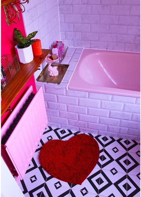 Quirky Room Decor, Quirky Apartment, Quirky House, Quirky Home Decor, Pink Bathroom, Pink Houses, Barbie Dream House, Future Apartment, Bathroom Inspo