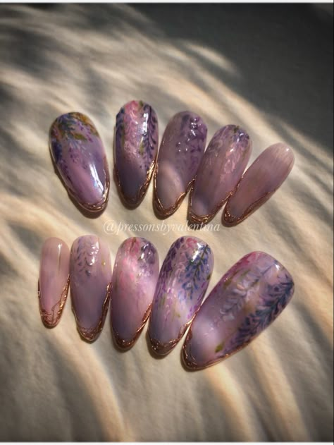 Fairy Nails Inspiration, Brown And Lavender Nails, Halloween Fairy Nails, Wisteria Nail Art, Rapunzel Nail Ideas, Elvish Nails, Rapunzel Themed Nails, Bridgerton Nails Inspired, Wisteria Nails