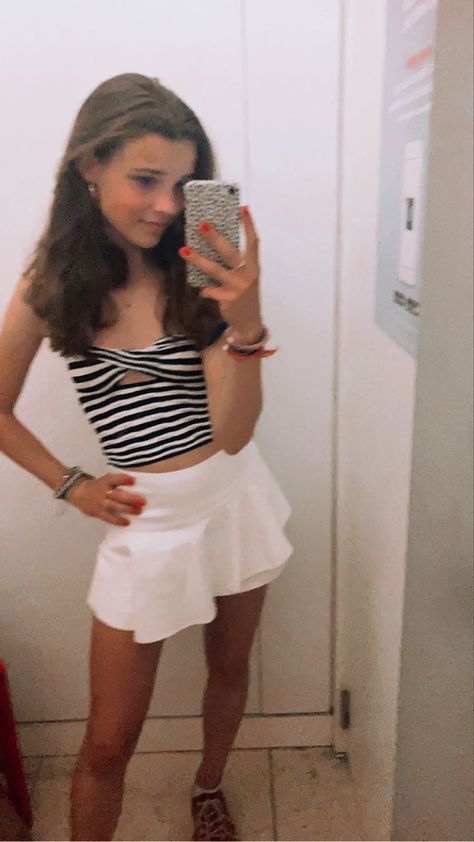 Young Teen Girl Outfits, Teen Skirt, Teen Skirts, Kendall Jenner Photos, Fair Outfits, Summer Outfits For Teens, Photography Poses Women, Outfits For Teens