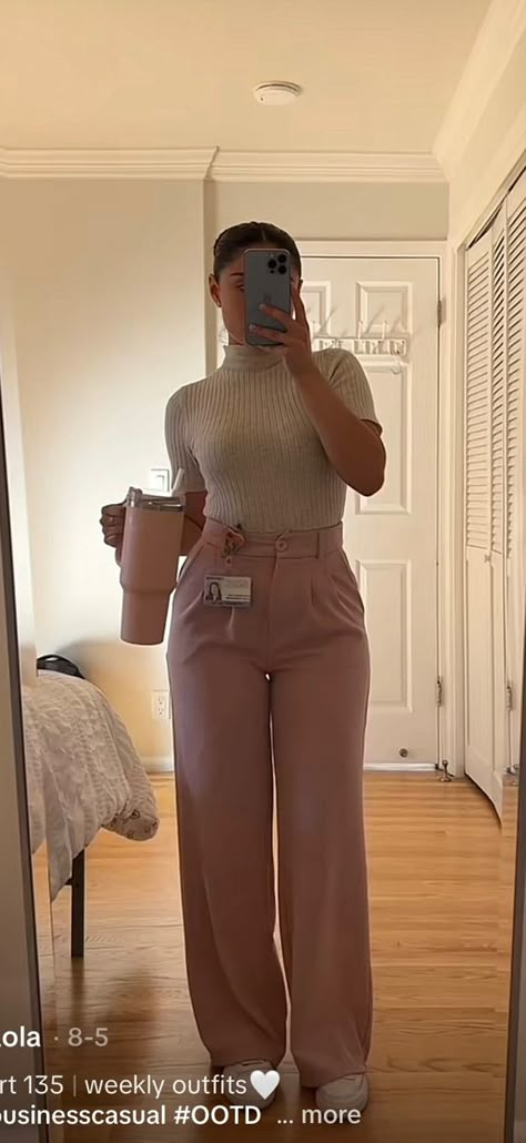 Business Casual Outfits Receptionist, Business Casual Outfits With Heels, Business Casual Outfits Pink Pants, Outfits For Sales Job, Professional Outfits Women Black Women, Office Outfits Women Pants, School Professional Outfits, Bank Teller Outfits Women, Corprate Girl Outfit