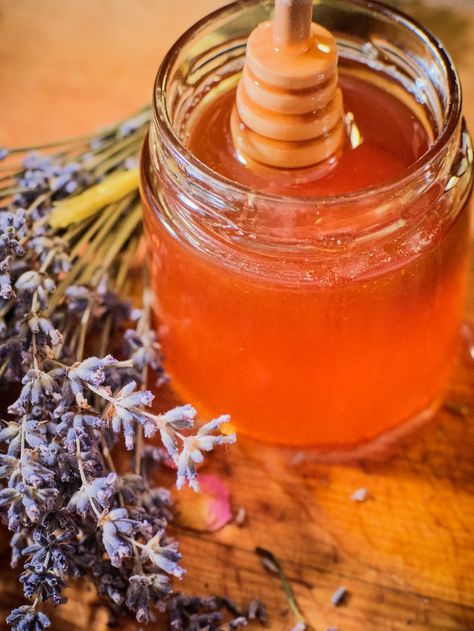 Dried lavender flowers and honey on a wooden cutting board Orange Lavender, Dried Lavender Flowers, Lavender Honey, Dried Lavender, Lavender Flowers, Honey, Lavender, Orange, Flowers