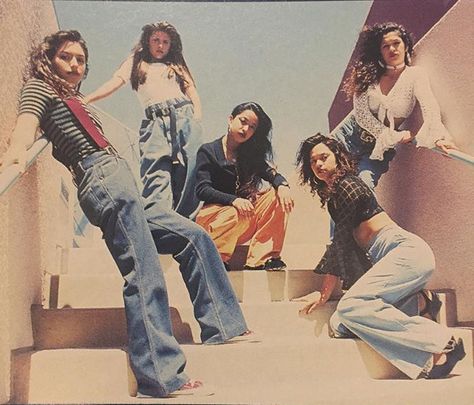 Chicano fashion 90s 90s Latina Fashion, 90s Latina, Jamel Shabazz, Chola Style, Cholo Style, Chicana Style, Mexican Fashion, Latina Fashion, 1990s Fashion