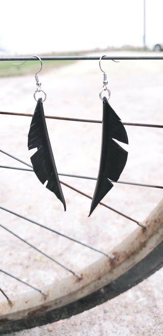 Bike Tube Earrings, Inner Tube Jewelry, Tube Jewelry, Feather Template, Bicycle Tubes, Bicycle Jewelry, Tube Earrings, Diy Recycle, Inner Tube