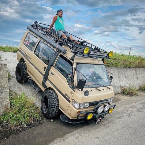 The Mitsubishi Delica Star Wagon is famous for being a workhorse van in East Asia. A lot of these majestic vans have been converted for… Delica Van, Kombi Trailer, Mobil Off Road, Mini Trucks 4x4, Vw Syncro, Vw T3 Syncro, T3 Vw, Mitsubishi Delica, Suzuki Carry