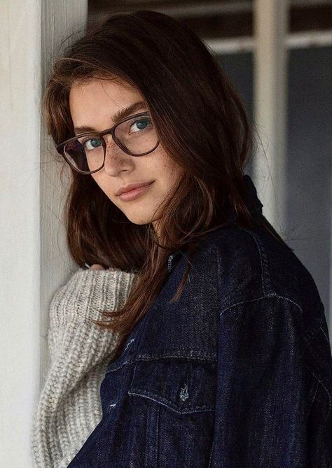 Jess Clement, John Lennon Glasses, Jessica Clements, Woman With Glasses, Glasses Inspiration, Jessica Clement, Womens Glasses Frames, Girl With Brown Hair, Female Character Inspiration